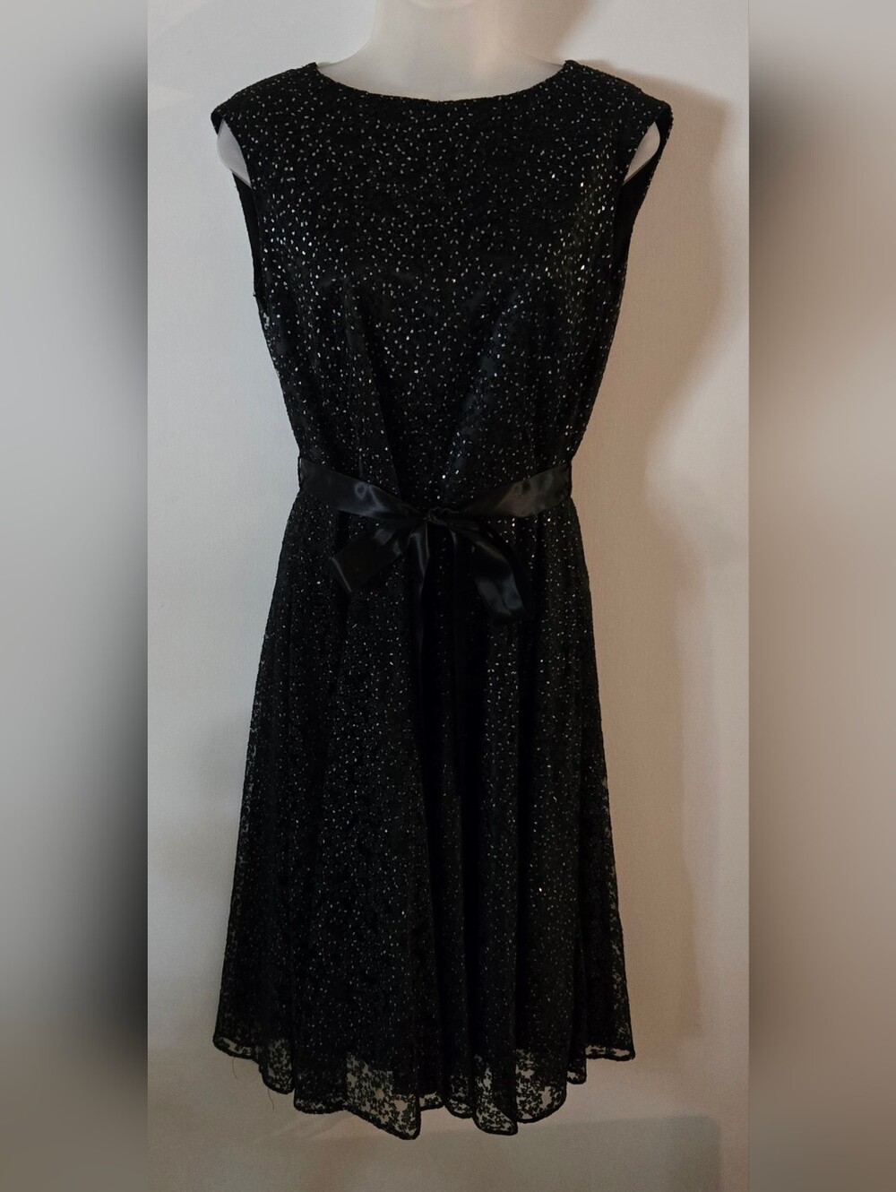 Tahari Fit And Flare Cocktail Party Dress Sz 10 Black And Silver Lace Overlay